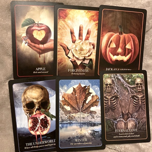 Halloween Oracle deck - Picture 4 of 4